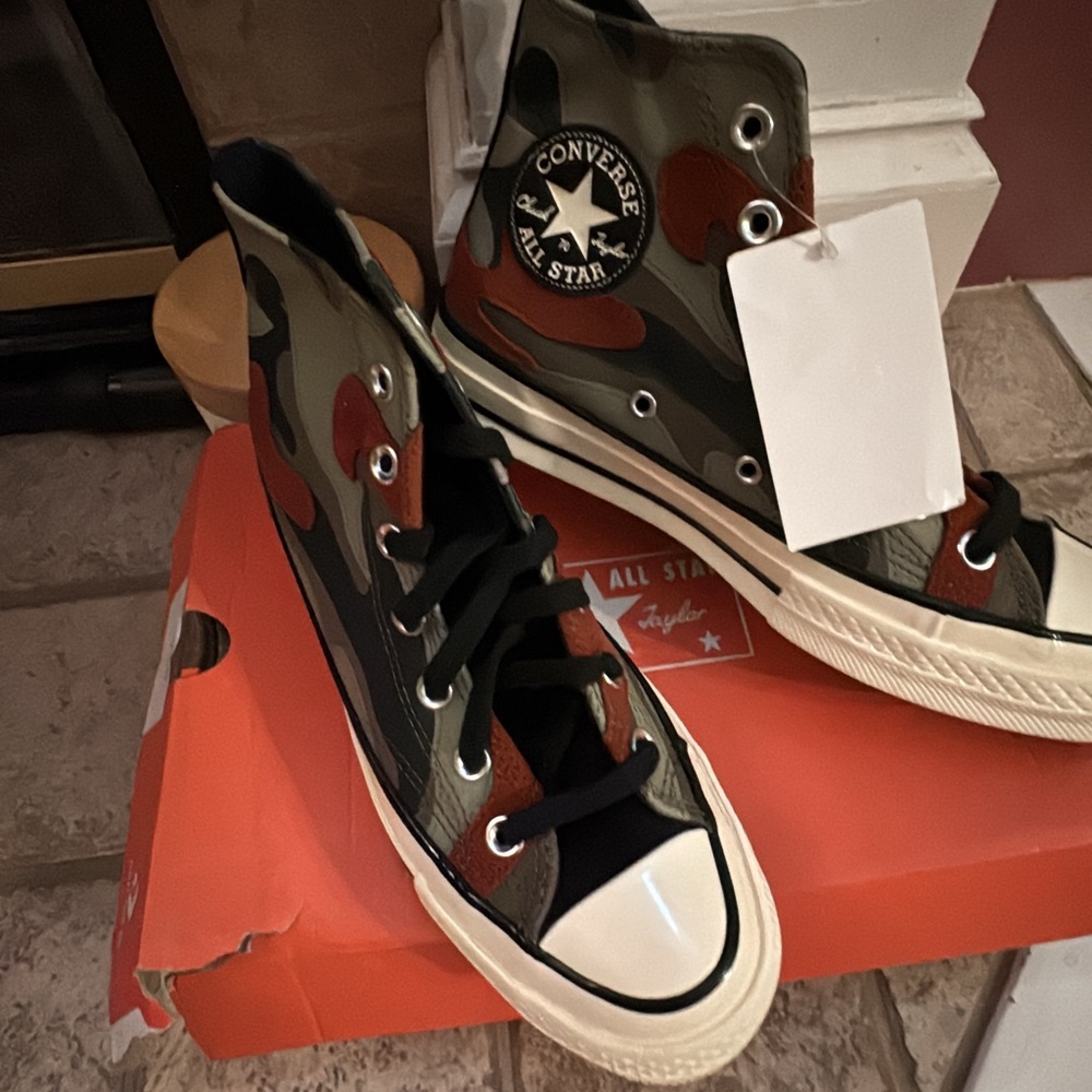 Converse All Stars
Camo Chuck Taylor
70 High tops “Field surplus” size 7.5 - Picture 10 of 13